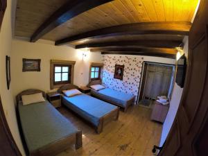 Postel nebo postele na pokoji v ubytování Etno village Gostoljublje + 77 fotografií