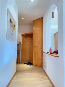 Fotografie z fotogalerie ubytování Höhwald 2 Alpenapartment mit Berg & Seeblick by Arosa Stay v destinaci Arosa + 2 fotografie