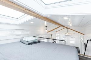 Кровать или кровати в номере Peaceful Tiny Home
