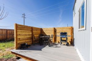 Фотография из галереи Zion Red-Rock Romance Tiny Home for Two в городе Apple Valley