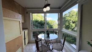 Μπαλκόνι ή βεράντα στο Apartamento perto da Rua Coberta em Gramado centro