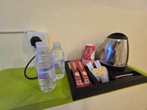 Tetera y cafetera en دار الرضا Dar Al Reda