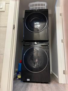 dos microondas apilados uno encima del otro en Jungle House Columbus Downtown Free Parking Sleeps 8 - Steps to Convention Center & Nationwide Arena - 2BR Short North Luxury Home - Over 5,800 Five Star Stays, en Columbus