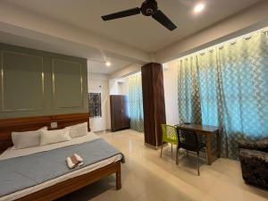 Postel nebo postele na pokoji v ubytování Hotel Serenity