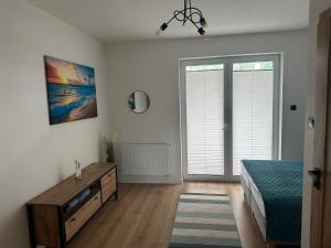 Кровать или кровати в номере Urocze Apartamenty LOFT przy Molo