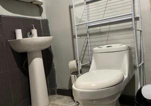 Koupelna v ubytování Peace of the forest + 10 fotografií