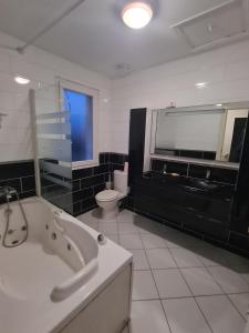 Φωτογραφία από το άλμπουμ του Large house near Mérignac Airport στο Μερινιάκ