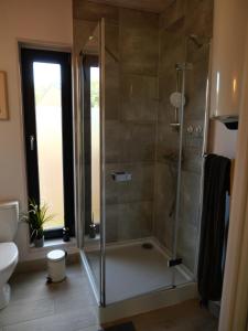 Koupelna v ubytování Dom na rozlewiskach + 11 fotografií