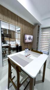 TV/trung tâm giải trí tại WV Tower Unit 617 6th Floor