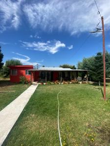 Hermosa casa en Quillón : منزل به خرطوم مياه في الفناء +7 صور