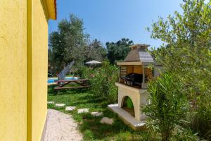 Κήπος έξω από το Memi