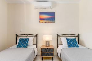 Ένα ή περισσότερα κρεβάτια σε δωμάτιο στο Memi