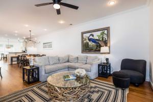 Χώρος καθιστικού στο 389 Wahoo Dr