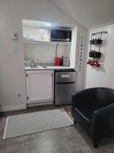 a small kitchen with a sink and a microwave at Bed and Breakfast Du Repos in Saint Quentin