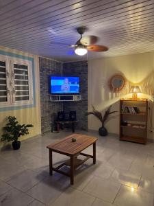 Et tv og/eller underholdning på Kactus-Kréyol