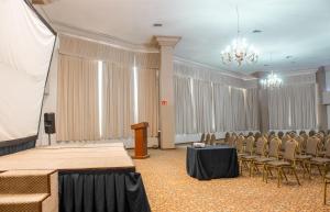 Khu vực hỗ trợ khách đi công tác/phòng hội thảo tại Best Western PLUS Plaza Florida & Tower +113 ảnh