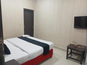 TV a/nebo společenská místnost v ubytování Hotel The Tulip + 44 fotografií