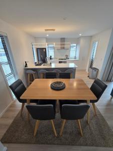 Galería fotográfica de Urban Retreat en Rolleston 19 fotos más