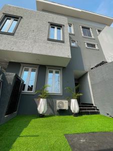 Tòa nhà nơi căn hộ tọa lạc +20 ảnh