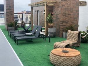 a patio with chairs and a table on a roof at Baltico302 in Capão da Canoa