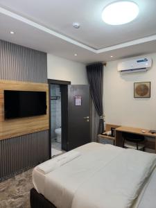 Φωτογραφία από το άλμπουμ του The Adeza σε Ife +8 φωτογραφίες