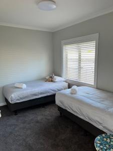 Кровать или кровати в номере Stay Central - Taupo