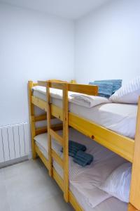 a pair of bunk beds in a room at Maïmo Cosy Appartement rénové Centre Ville 300m plage, Clim, Parking in Sainte-Maxime