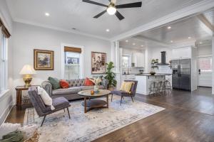 Køkken eller tekøkken på Bungalow in Downtown Dickson