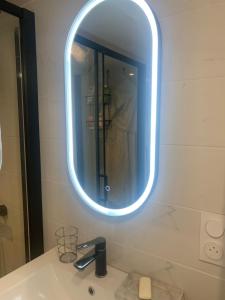 Ένα μπάνιο στο Chambres d hôtes H +24 φωτογραφίες