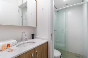 Ένα μπάνιο στο Apartamento Safari de 1 Quarto com Vaga - PRI1401