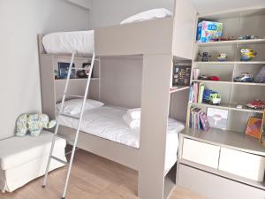 Ένα ή περισσότερα κρεβάτια σε δωμάτιο στο F15teen Urban Living