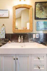 Et badeværelse på The Surf+Sleep + 20 billeder