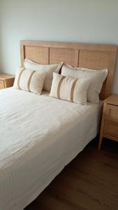 En eller flere senge i et værelse på Jardín del Mar Spa & Resort Apartment + 5 billeder