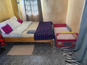 Postel nebo postele na pokoji v ubytování Oloiba Nkuti Lodge