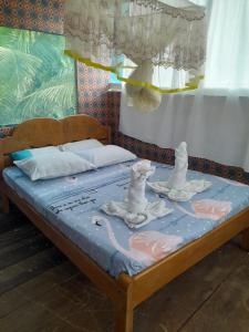 Una cama o camas en una habitación de Red Uakari Jungle Lodge