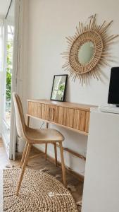 Μια τηλεόραση ή/και κέντρο ψυχαγωγίας στο Chambre Chez l'habitant "Maïssi"