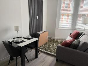 Φωτογραφία από το άλμπουμ του Modern 1-Bed in Victorian Building, Bury σε Bury