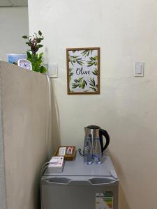 Příslušenství pro přípravu čaje a kávy v ubytování استديو 7 للعزاب رجال فقط وبالدور الثالث + 3 fotografie