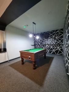 a pool table in a room with a wall at South Beach Kings Promenade Hotel in Blackpool +94 photos