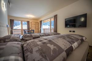 Ένα ή περισσότερα κρεβάτια σε δωμάτιο στο Alpen Chalet Colfè - Myholidaylivigno