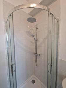 Koupelna v ubytování 'Le Meunier' in St Sornin Leulac + 46 fotografií