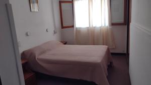 Ένα ή περισσότερα κρεβάτια σε δωμάτιο στο Suteryh +1 φωτογραφίες