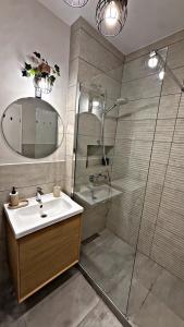 a bathroom with a sink and a shower at VerdeViu Apartments 1 Prima Residence Universitatii in Oradea +18 photos