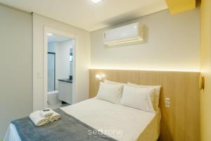 Postel nebo postele na pokoji v ubytování Estúdios Modernos e Completos em Blumenau - ELN + 25 fotografií