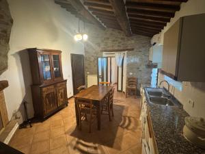 Кухня или мини-кухня в Agriturismo la Gioia
