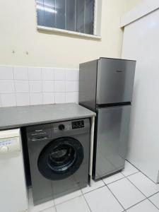 Η κουζίνα ή μικρή κουζίνα στο Kingsview 203