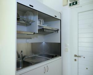 Η κουζίνα ή μικρή κουζίνα στο Kassiani Studios