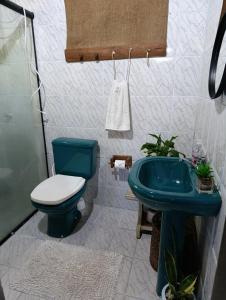 Et badeværelse på Surya SurfVilla