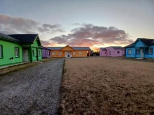 a row of houses with the sunset in the background at 7 Rayos y el Sol in Río Gallegos