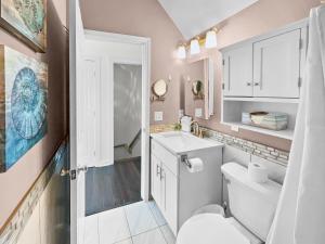 Kuchyň nebo kuchyňský kout v ubytování Sand Piper l 4 Minute Walk to the Beach l Inlet Beach + 16 fotografií